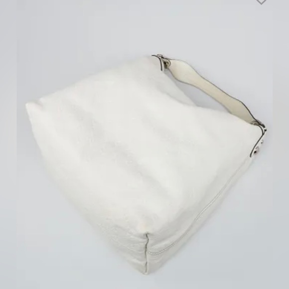 Gucci White Guccissima
Leather Icon Bit Large Hobo. - Picture 2 of 14